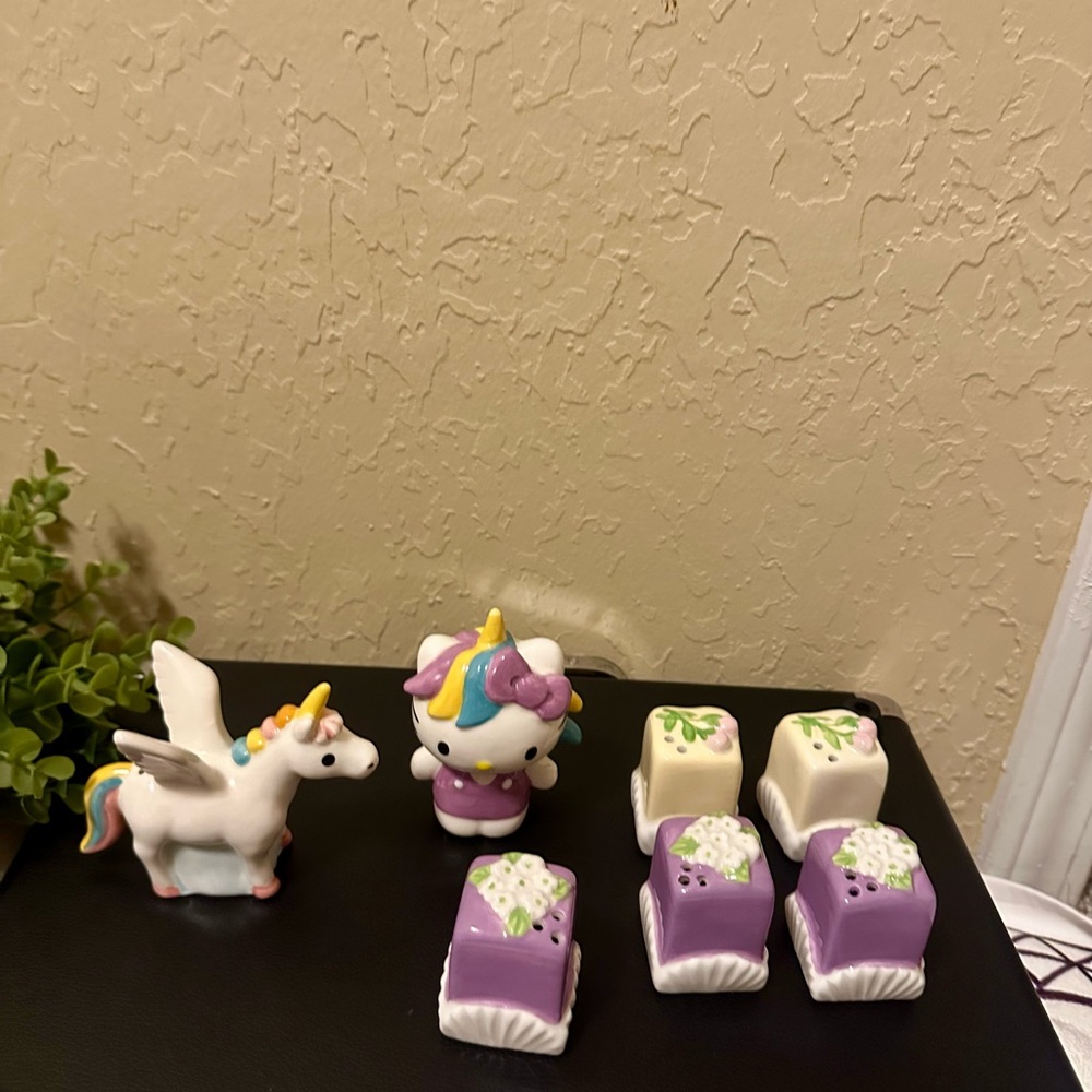 Blue Sky Clayworks Sanrio Hello Kitty Unicorn Cloud Salt & Pepper Shakers Lot